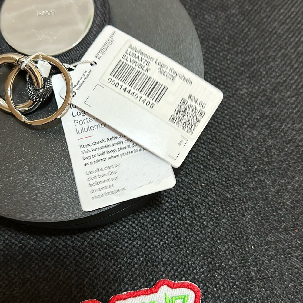 Lululemon Logo Keychain - Picture 4 of 6
